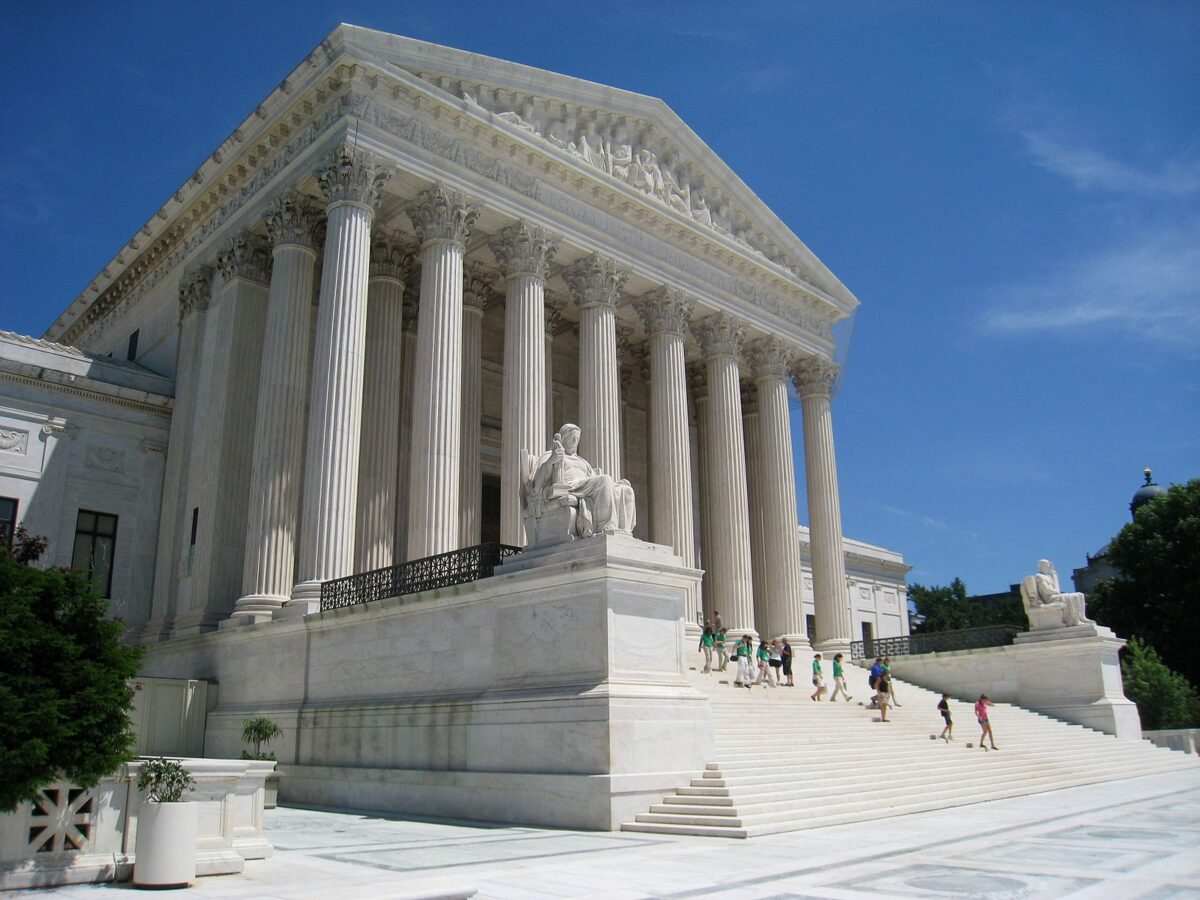 Source: Wikimedia Commons, https://commons.wikimedia.org/wiki/File:Oblique_facade_1,_US_Supreme_Court.jpg
